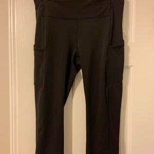 Lululemon Cropped Capri Pants